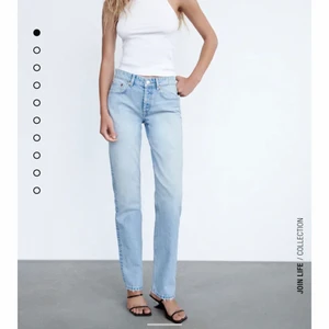 Zara jeans  - Jättefina midwaist jeans från zara, storlek 38 passar mig som brukar ha 36 i jeans💓