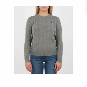 Tröja - Jättefina kabelstickade tröjor från Ralph Lauren, knappt änvända alltså mycket bra skick. En för 400 båda för 700