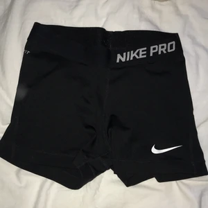 Nike shorts  - Något små i storleken 