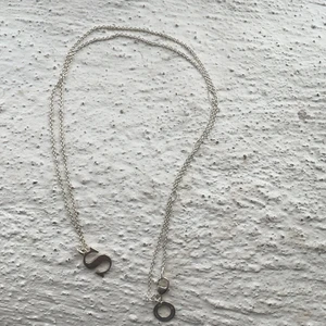 Thomas Sabo ”S” halsband  - Fint bokstavsarmband använt endast under typ 2 månader. Från Thomas Sabo