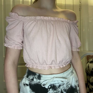 Topp - Super fin rosa topp! Vid köp av fler plagg kan jag fixa paket pris :-)