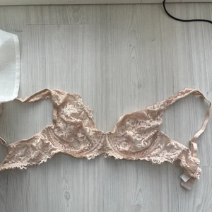 Ljusrosa spetsbh - Ella M spetsbh storlek 80B