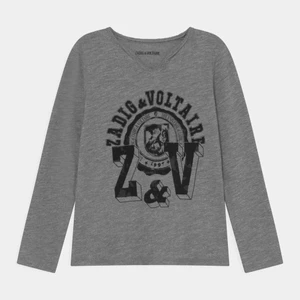 Zadig & Voltaire tröja - Nu säljer jag min gråa Zadig tröja i nu skick. Aldrig använt tröjan då jag köpte den av misstag och råka dra av lappen. Köpt för 739kr säljer för 350kr 