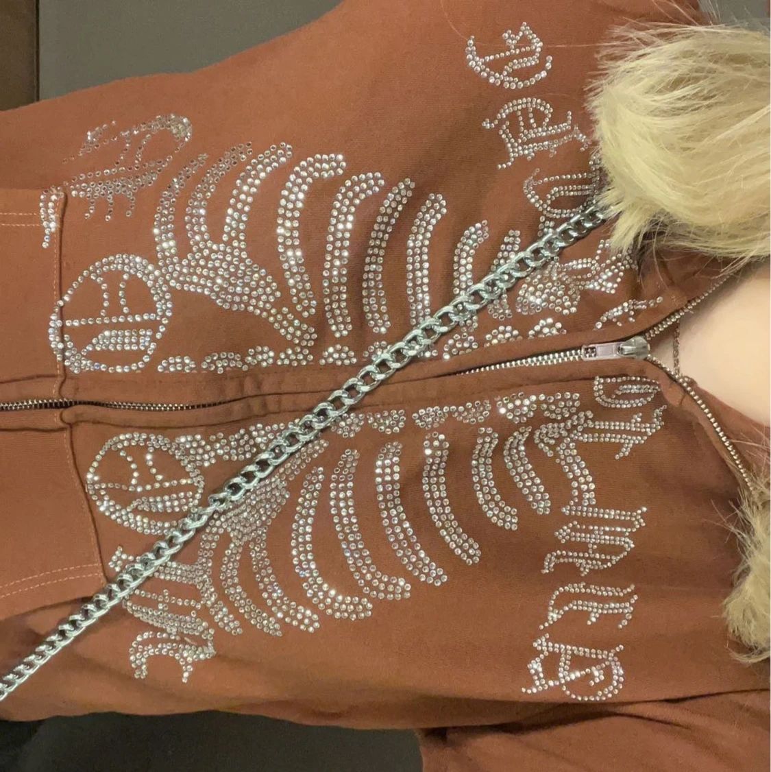 BRUN HOODIE FRÅN AIMFORTHEMOON  - 90