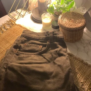 Snygga jeans🤎 - Ett par skit snygga bruna jeans som inte används så mycket längre men är i bra skick!🤎✨