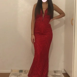 Klänning från Turkiet  - Köptes för 3000 svenska kronor i Turkiet i höstas. Den är ej använd då jag köpte den till balen i sommar, eftersom att jag reser utomlands kommer jag inte hinna till balen så valde att sälja klänningen.