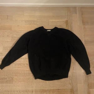 Svart sweatshirt - En dolce & Gabbana svart sweatshirt i fint skick