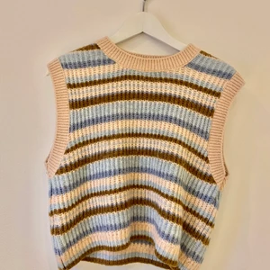 Sweater vest / Stickad väst - stickad väst från Mango! möts helst upp i malmö/lund! kan även fraktas och då står köparen för frakt <3