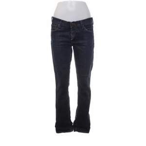 Lågmidjade jeans från crocker köpta på sellpy! Lite för långa och stora på mig som är 163 typ❤️❤️‍🔥❤️möts upp eller skickar💕😘