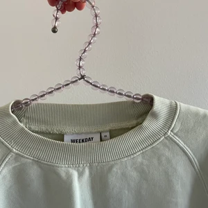 Mintgröna sweatshirt  - En mintgröna sweatshirt från weekday💔😩💋