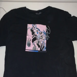 Primitive T-shirt - Storlek S