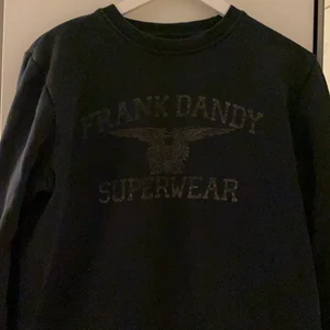 Sweatshirt  - Svart/mörkblå sweatshirt från Frank dandy superwear, fint skick men använd!