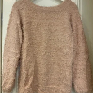 Mjuk och skön ljusrosa tröja! - En super skön ljusrosa tröja från Gina Tricot i storlek S.