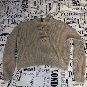 Stickad tröja - Jätte bekväm, men används tyvärr inte längre.