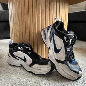 Skor NIKE - exkl frakt, strl 43. Nypris 649 kr.