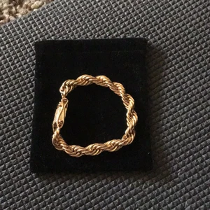 Cordell armband - 18k guld pläterad. 600kr fri frakt. 10mm, 21cm diamantkistlås väger 75gram