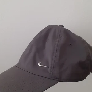 Nike keps - Säljer min nike keps som är bra använd. Skick 10/10