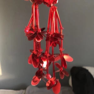 Örhänge - Röda örhängen. Pris 20 kr