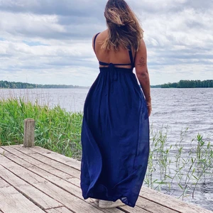 Balklänning - Marinblå balklänning i storlek 38 endast använd 1 gång då på min bal. 