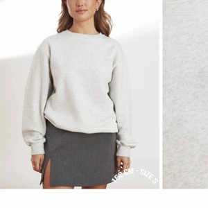 Djerf avenue tröja  - Grå sweatshirt från dejerf avenue, strolek M. Köpt för 999 kr 