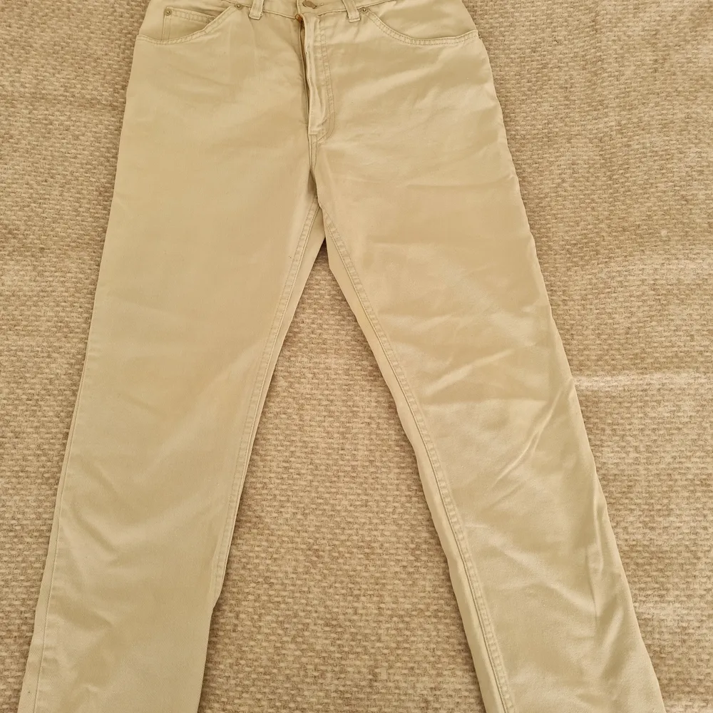 Kränkta levis jeans som är för små för mig. Skulle uppskatta st xs. Köparen står för frakten ❤. Jeans & Byxor.
