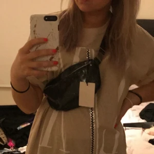 Glittrig väska - Nyskick, använd en gång så prislappen är inte kvar! Tillkommer frakt 💗 