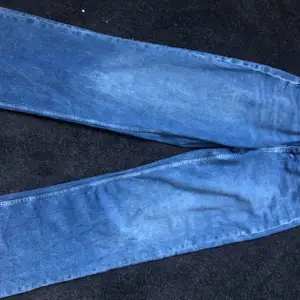 Blåa wide jeans från hm i strl170. Säljer dessa då de är förstora😊