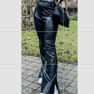 Skinbyxor  - Strl S,, skriv för bätte bilder. 150kr men kan tänka att sänka. tillkommer frakt som jag ej står för!!! 