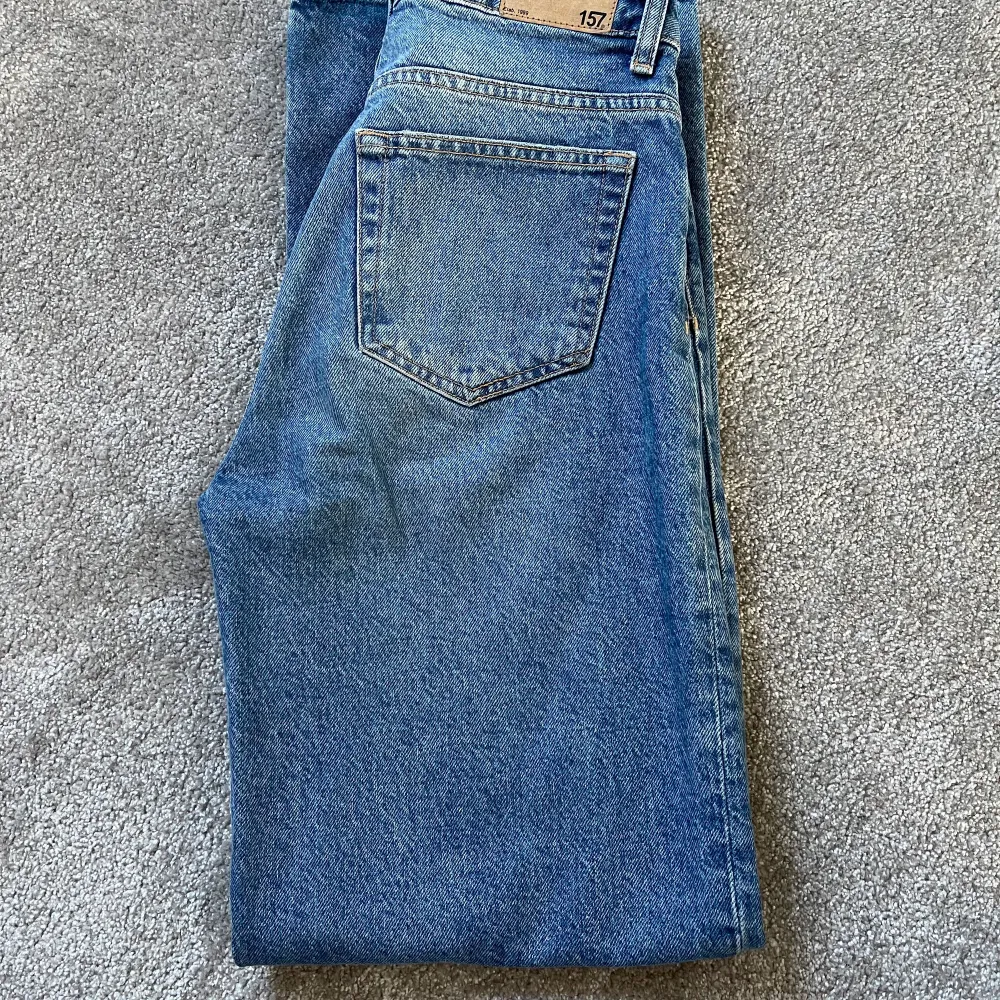 Laget 157 jeans ”BOULEVARD” i mycket bra skick. Storlek XS. Köp för 75 kr + frakt, nypris 300 kr☺️ hör av dig för mer info!. Jeans & Byxor.