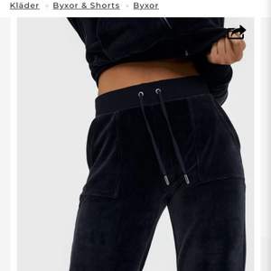 Om någon har dessa svarta juicy couture byxor som vill sälja för ett bra pris skriv till mig!!!!!👍🏼👍🏼