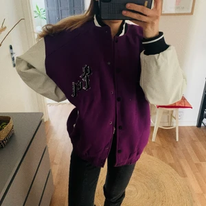 FCL varsity jacka - Köpt på boohoo, har använt den 1 gång så nyskick, storlek 36, ganska oversized 