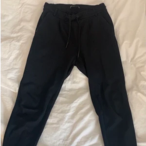 Kostymbyxor, storlek S - Kostymbyxor från ONLY, storlek S, säljer pågrund av att jag inte använder dom längre 