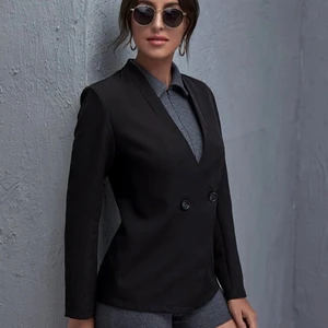 Svart kavaj  - En stilren svart kavaj, super snygg att styla en enkel outfit med 