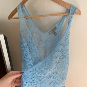 Linne - Blått linne med knytning, svårt att visa men skriv privat för bättre bilder🥰 Aldrig använt, storlek 34. Säljs för 100kr ink frakt 😁