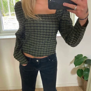 Topp - Helt oanvänd förutom för bilderna, bild 1 är lånad men det är exakt samma tröja från HM