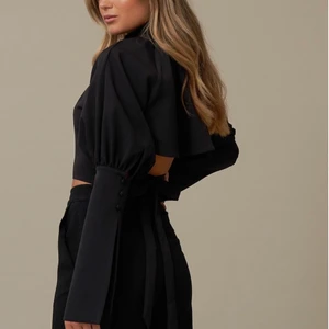 Hanna schönberg blus  - Superfin blus från Hanna schönbergs kollektion med nakd, aldrig använd och är därav i väldigt bra skick, fler bilder kan fås om så önskas. Nypris 399kr 