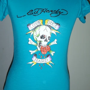 Ed Hardy - Ny Ed Hardy T-shirt. Säljes enligt bilden.