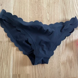 Bikini trosor från hm i str.36 endast testade  - Bikinitrosor i från hm i str.36 testade med andra trosor på. 