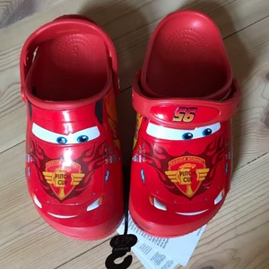Crocs - Tunga RARE sprillans nya crocs i storlek 34