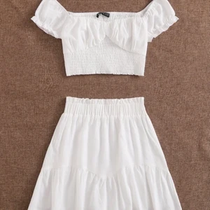 Sett från SHEIN  - Säljer detta sätt från SHEIN! Stl M men passar även S! Aldrig använt!  Kan frakta (köparen står för frakten) eller mötas upp i Norrköping 