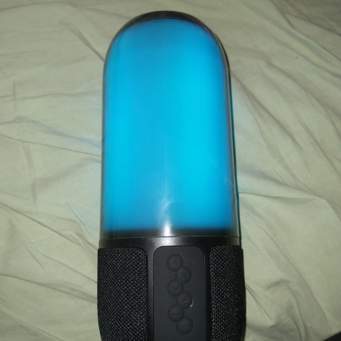 Helt ny toppen högtalare funkar även som lampa - 90