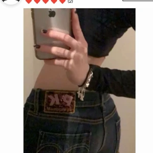 Low - Ett par lågmidjade jeans köpta här på Plick. Jättefin kvalitet men dom var tyvvär för små för mig. Köpare står för frakt❤️