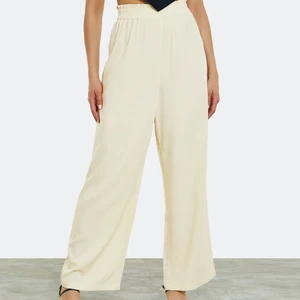 Linnebyxor - Linnebyxor från bikbok, oanvända, endast testade. Kommer inte till användning därför säljer jag dom. Priset kan diskuteras men köparen står för frakt 