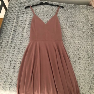 Rosa klänning - Säljer min rosa klänning från Bikbok. Den passar perfekt till sommaren! 