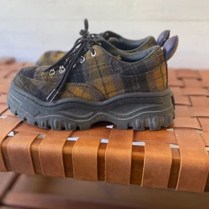 Eytys angels  - Helt oanvända eytys angels i unikt format! Storlek 40 men skulle säga att de passar mer som 39. Skriv privat för fler bilder