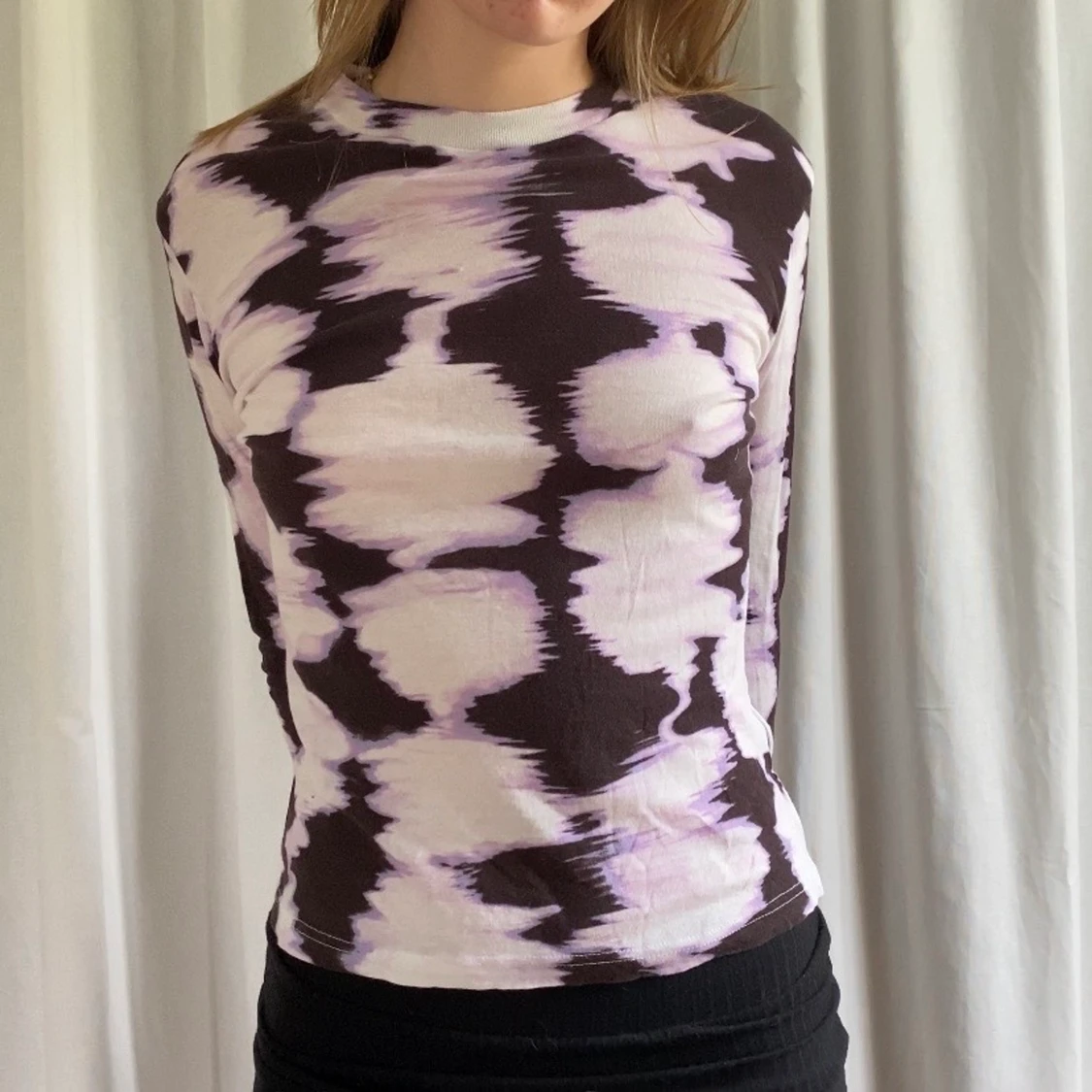 Weekday långärmad t-shirt med psykadeliskt mönster - 90