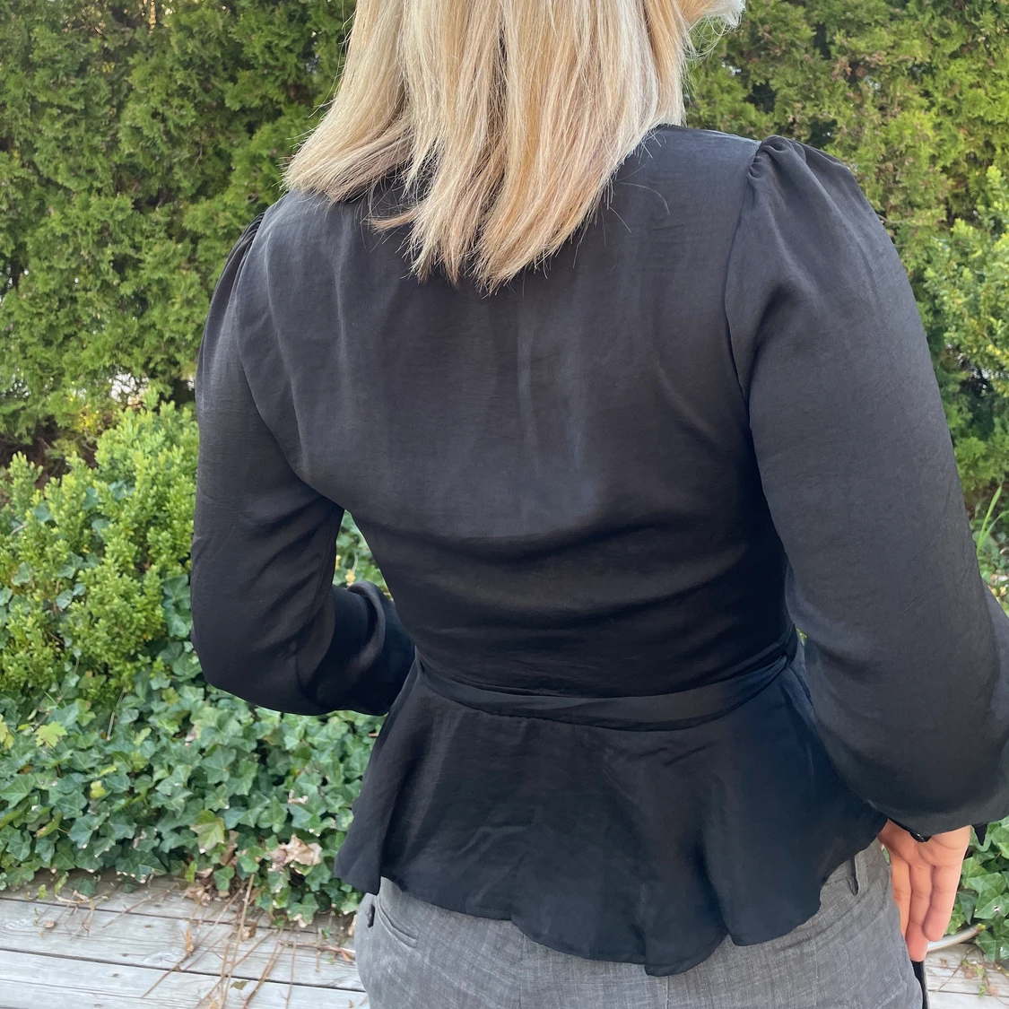 Svart satinblus - 90