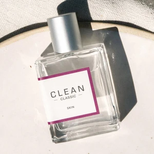 Clean parfym  - Parfym från Clean. Det mesta finns kvar, använd fåtal gånger. Nypris 485kr. Frakt ingår 🧡