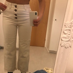 Snygga jeans ish byxor från Asos - Är en storlek 36 men denna är 38 passar mig fortfarande, knappt använd 