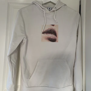istay hoodie  - Stay hoodie i storlek xs, köpt på carlings för 399kr🤍upplever den som stor i storleken.